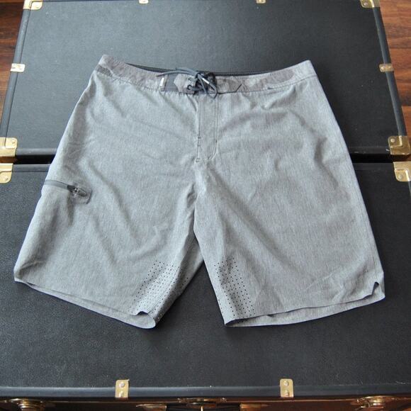 Vuori Sonic Seamless Board Shorts Gray Size 32 - Picture 1 of 9